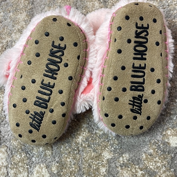 Kids Fuzzy Slouch Slippers - Piggies … rarely worn - Picture 7 of 8